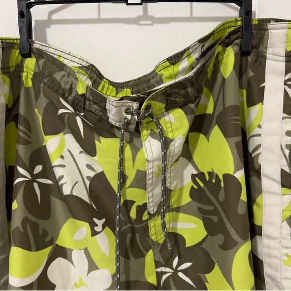 R&R Sport Green Leaf Print Swim Shorts - Picture 8 of 9